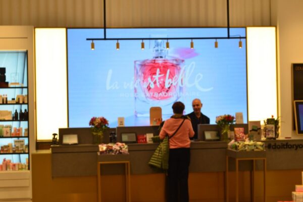 Velox Media: Бъдещето на Digital Signage в ритейл индустрията