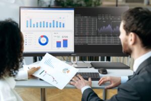 Philips Monitors пуска 34B2U5900C с двоен режим за гъвкави работни процеси